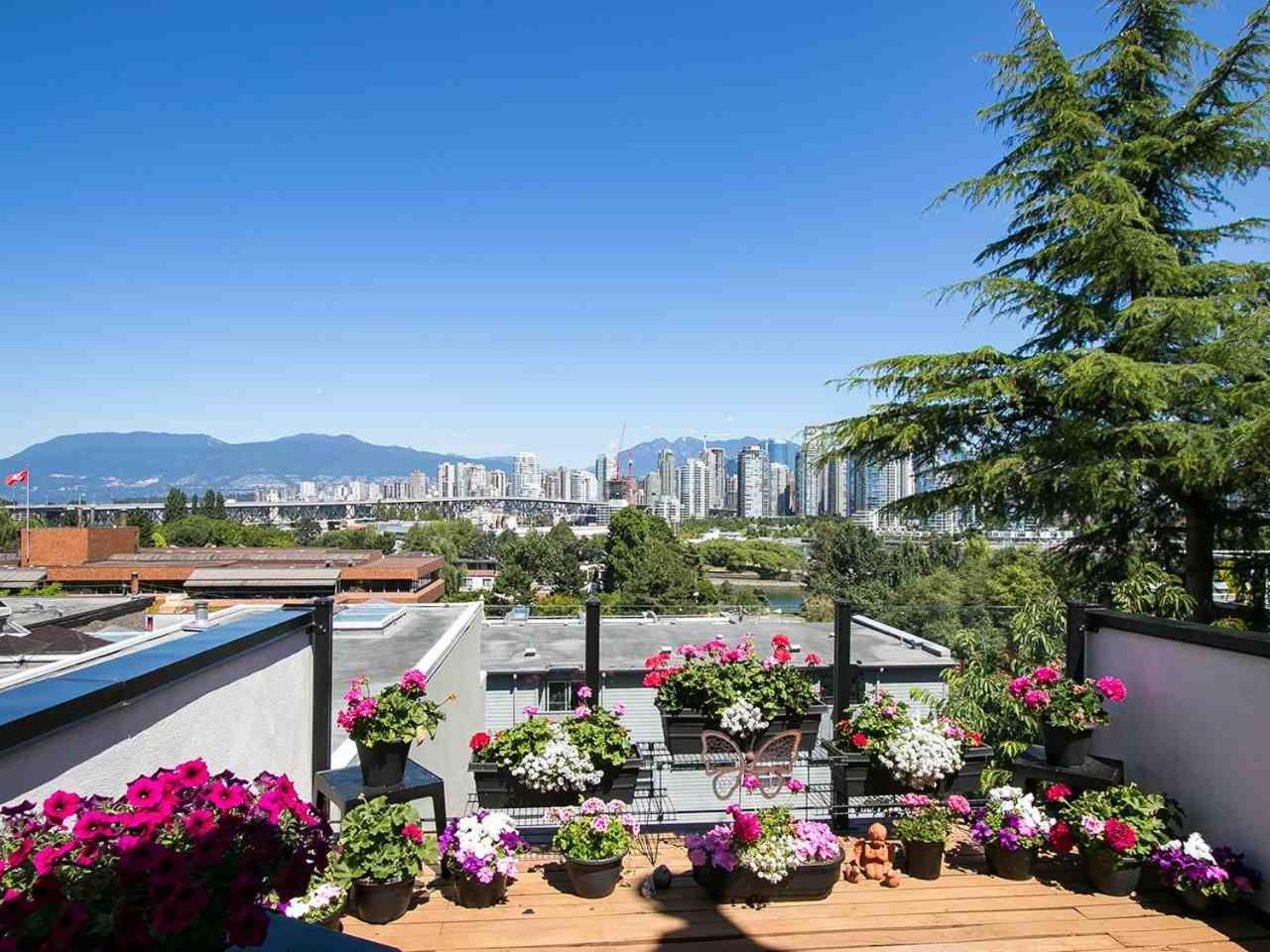 バンクーバーBillion Dollar Views In A Beautiful Fairview Slopes Heritage Houseアパートメント エクステリア 写真