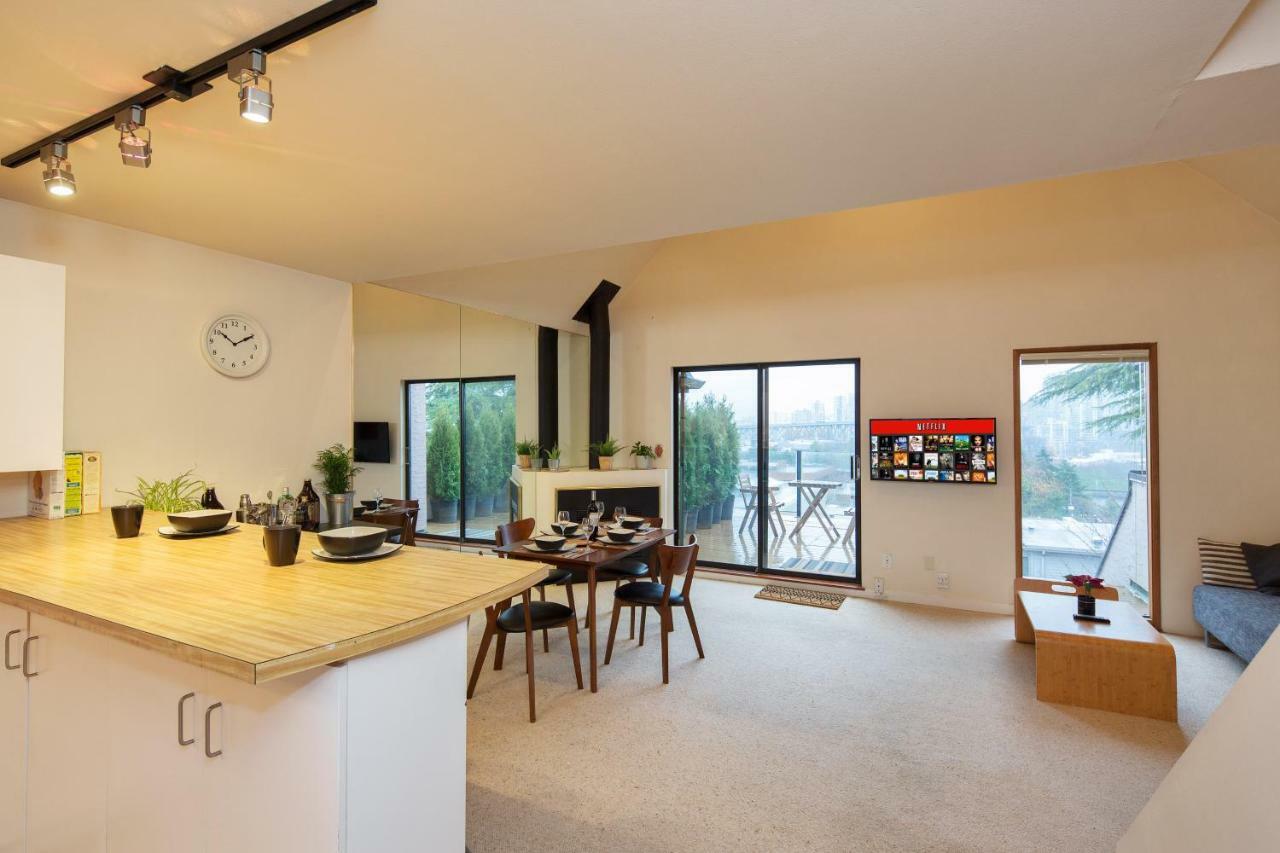 バンクーバーBillion Dollar Views In A Beautiful Fairview Slopes Heritage Houseアパートメント エクステリア 写真