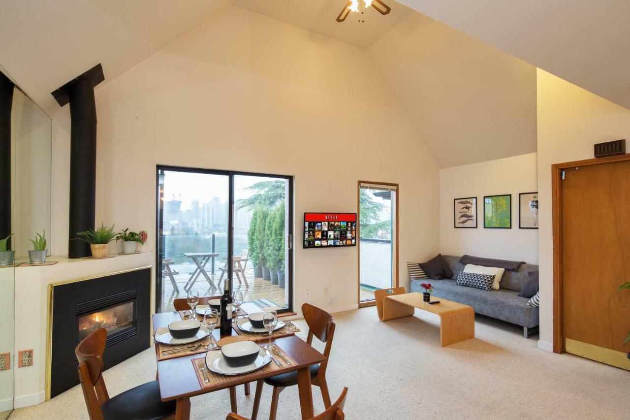 バンクーバーBillion Dollar Views In A Beautiful Fairview Slopes Heritage Houseアパートメント エクステリア 写真