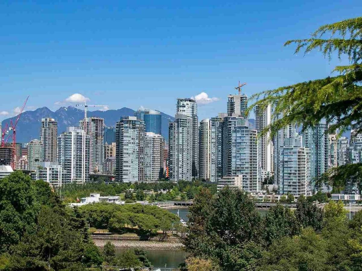 バンクーバーBillion Dollar Views In A Beautiful Fairview Slopes Heritage Houseアパートメント エクステリア 写真
