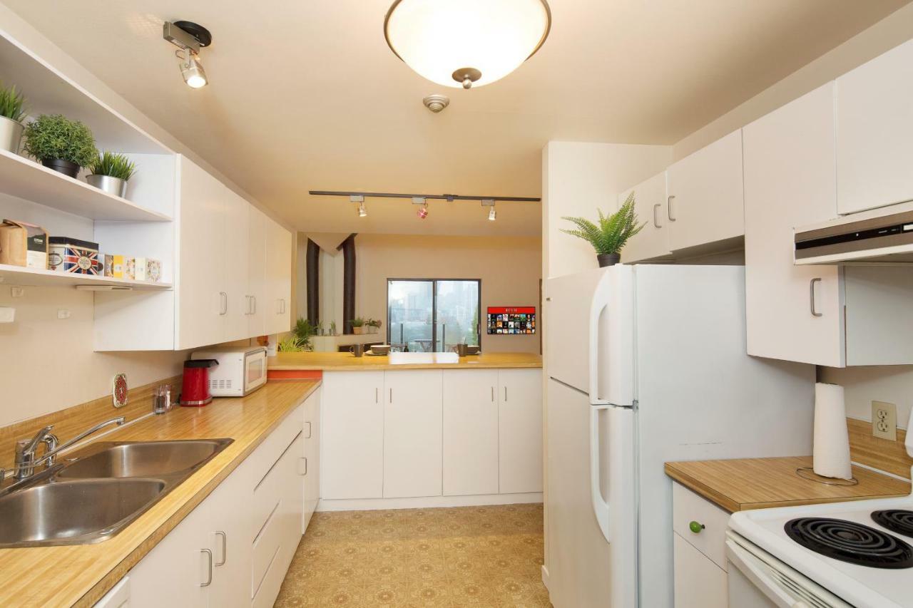 バンクーバーBillion Dollar Views In A Beautiful Fairview Slopes Heritage Houseアパートメント エクステリア 写真