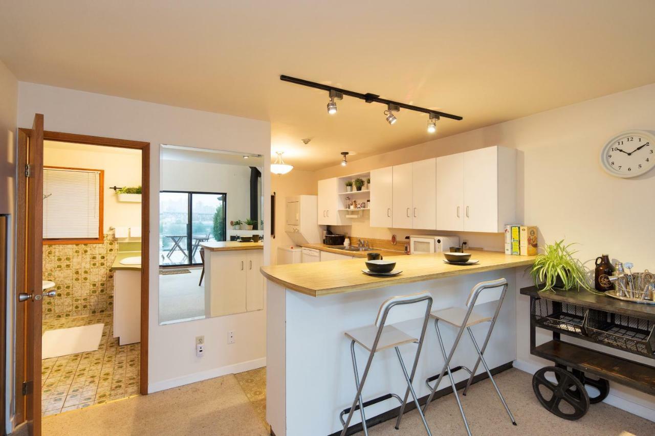バンクーバーBillion Dollar Views In A Beautiful Fairview Slopes Heritage Houseアパートメント エクステリア 写真